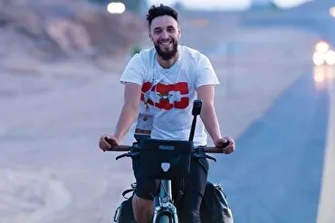 La Meca: un ciclista belga llega a Tierra Santa para completar el Hayy tras un viaje de tres meses