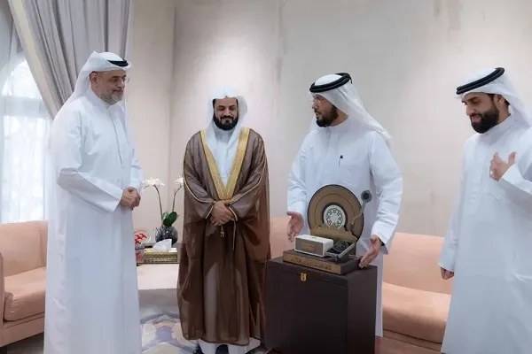 ولي عهد الشارقة يشيد بجهود القارئ 
