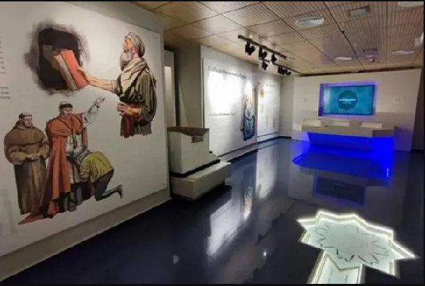 Aufbewahrung eines 800 Jahre alten Korans im „Málaga“-Museum in Spanien