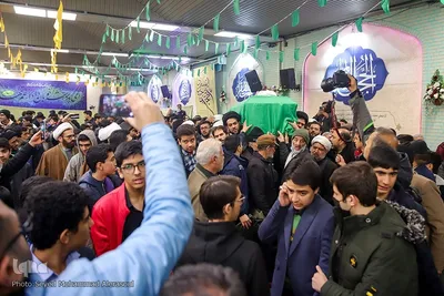 تشییع پیکر آیت‌الله امامی کاشانی در حرم مطهر رضوی