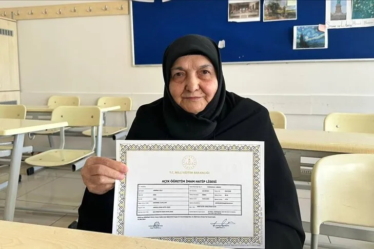 İstanbul’da yaşayan 78 yaşındaki kadın imam hatip lisesini bitirip hafız oldu