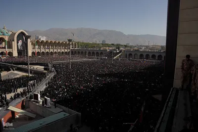 اقامه نماز بر پیکر مطهر رهبر شهید و خانواده ایشان به امامت آیت‌الله العظمی سبحانی 