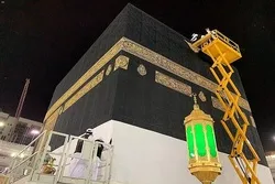 Mekka: Alte Kiswa durch eine neue ersetzt + Video