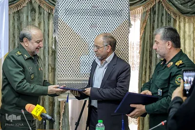 آیین رونمایی از پوستر دهمین کنگره ادبیات پایداری