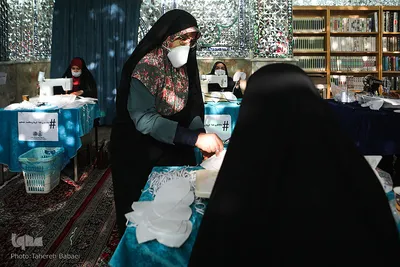 تولید ماسک توسط گروه جهادی و خادمین در امامزاده حسن(ع)