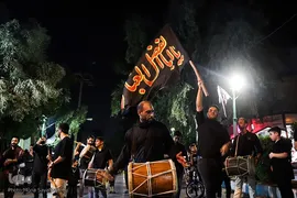 سینی‌گردانی در اهواز به یاد شهید نوجوان کربلا