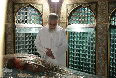 غبارروبی مضجع مطهر حضرت امام رضا (ع) با حضور رهبر انقلاب
