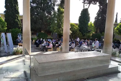 محفل انس با قرآن کریم در جوار آرامگاه حافظ شیرازی‎‎