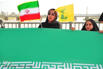 زنجیره انسانی در محکومیت تهدیدات حمله به پل‌ها و نیروگاه‌ها در اهواز