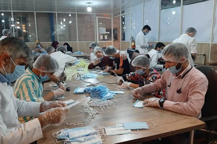 گروه جهادی حرم شاه داعی‌ الی‌الله شیراز هم به كمك مدافعان سلامت آمدند