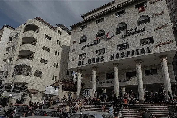 Gazze'deki Kudüs Hastanesi çevresi çok şiddetli hava ve topçu atışlarıyla vuruluyor