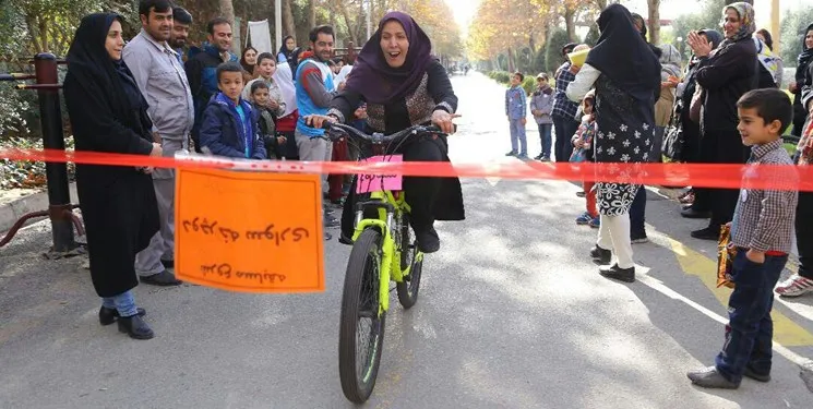 روزی برای خنده درخودمانده‌ها