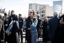 تجمع خودجوش مردم عزادار تهران در میدان انقلاب