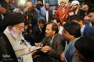 دیدار جمعی از شاعران و اهالی فرهنگ و ادب با رهبر انقلاب