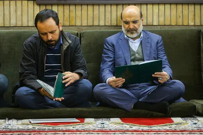 عبدالعلی علی عسگری، رئیس سازمان صدا و سیما و  جواد شیخ اکبری،‌ مدیر شبکه قرآن