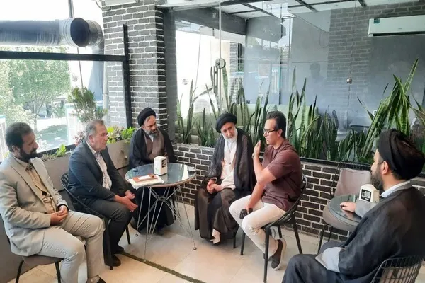 دیدار امام جمعه شهرکرد با کسبه خیابان کاشانی این شهر