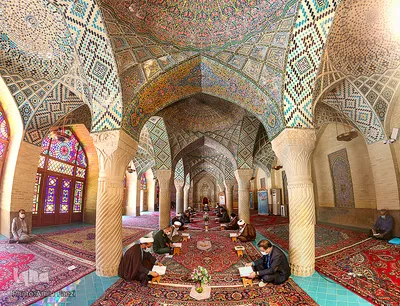 جلسات جزءخوانی و تفسیر قرآن در مسجد نصیرالملک شیراز