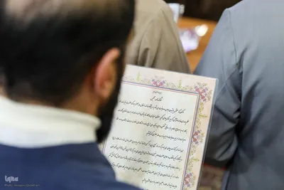 عمامه گذاری طلاب در روز میلاد امام حسین(ع)