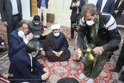 حضور وزیر ارشاد در حرم علی‌بن مهزیار اهوازی