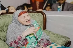 Ang 90-Taong-Gulang na Ehiptiyanang Babae na Magsasaulo ng Buong Qur’an