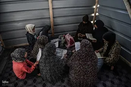 دختران غزه به تحصیل در رشته قرآن و حفظ ادامه می دهند