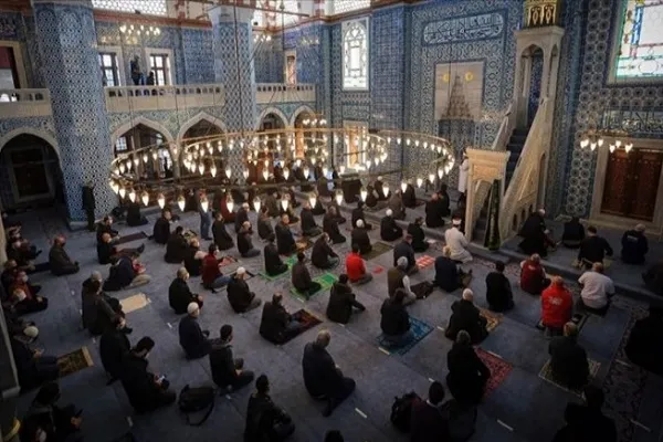 Türkiye'de yarın Cuma Namazı kılınacak mı? Açıklama geldi