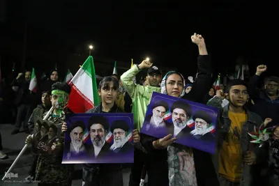 نمایش اقتدار موشکی ایران در موج 52 شیرازی ها