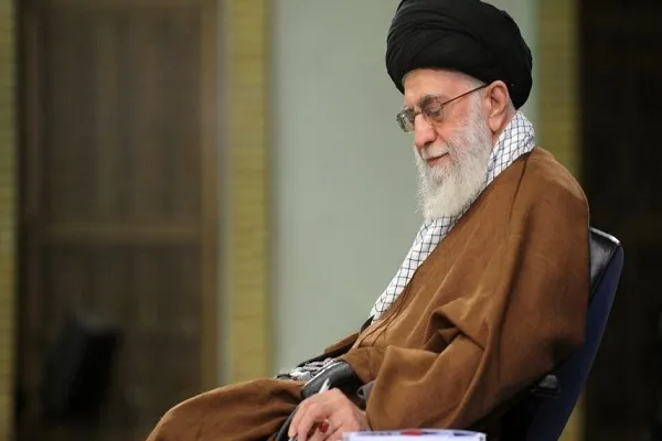 قائد الثورة الإسلامیة‌ الإیرانیة يعزّي بوفاة عقيلة السيد السيستاني