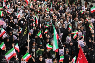 آیین وداع و تشییع پیکر مطهر ٨ شهید جنگ رمضان در شیراز