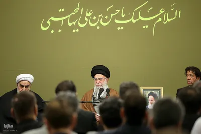 دیدار جمعی از شاعران و اهالی فرهنگ و ادب فارسی با ر هبر معظم انقلاب