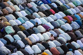 نماز عید فطر در بین‌الحرمین کربلای معلی