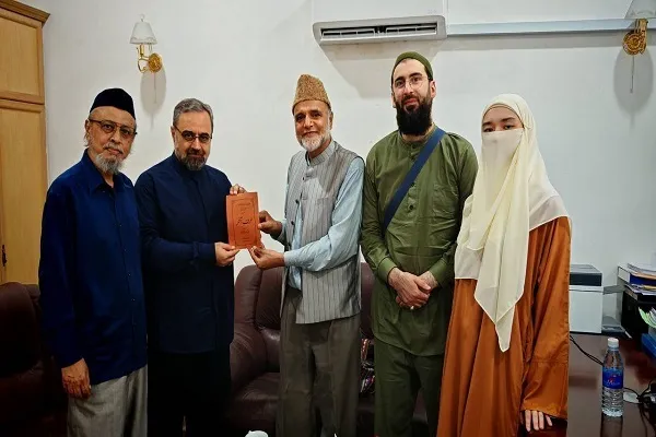 سروده‌ استاد دانشگاه مالزی به زبان اردو درباره رهبری