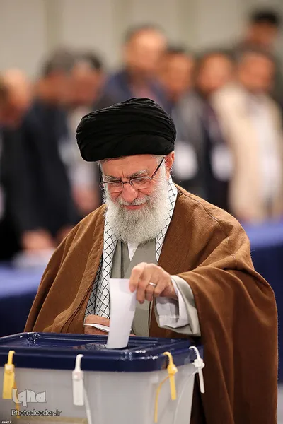 حضور رهبر معظم انقلاب در پای صندوق رأی