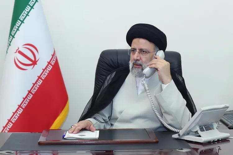 تماس تلفنی رئیس‌جمهور با رهبر انقلاب و تبریک سال نو