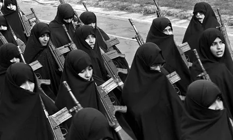 تجلیل از هفت خانواده شهید زن در چهارمحال و بختیاری
