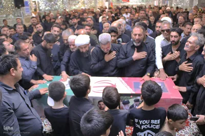 آیین وداع با پیکر مطهر سرهنگ پاسدار «شهید محمدناصر دلیرور» از شهدای نیروی دریایی سپاه  در حرم شاهچراغ(ع)