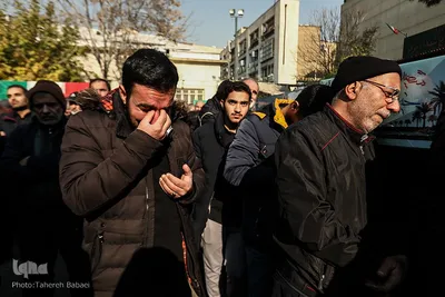 تشییع پیکرهای ۱۰۰ شهید گمنام از مقابل دانشگاه تهران