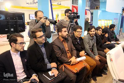 مناظره دانشجویی در غرفه ایکنا ـ نمایشگاه مطبوعات