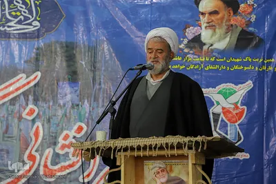 عطر افشانی و گلباران قبور مطهر شهدا - اصفهان