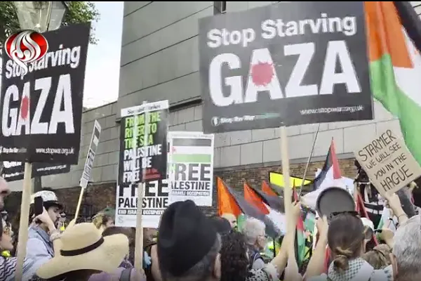 Manifestation anti-sioniste devant l’ambassade israélienne à Londres