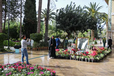 مسافران نوروزی در باغ ارم شیراز