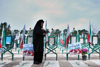 آغاز سال جدید در جوار شهدا
