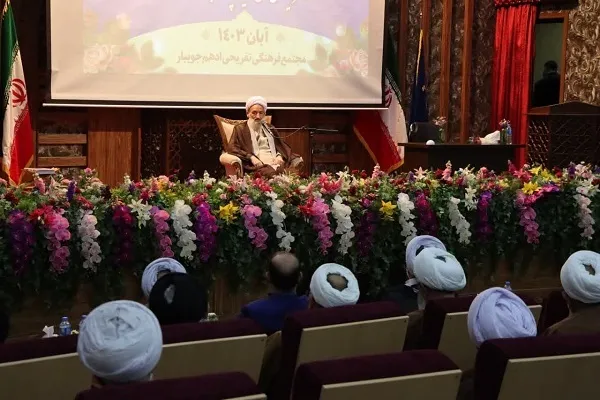 مقام معظم رهبری نگذاشتند انقلاب ما دچار انحراف یا بازگشت شود