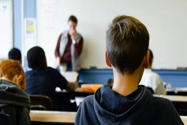 Un collège parisien recommande des contes islamiques parmi ses lectures d’été