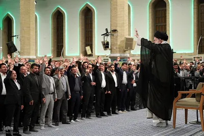 دیدار هزاران نفر از معلمان سراسر کشور با رهبر انقلاب