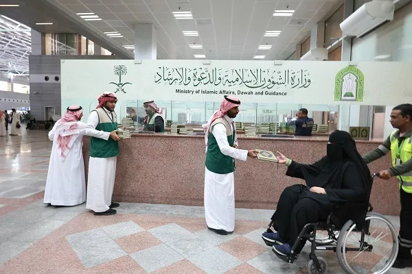 بدء توزيع نسخ من المصحف الشريف على الحجاج