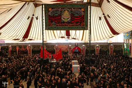 عزاداری ظهر تاسوعا زیر خیمه چندصدساله هارونیه اصفهان