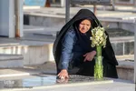 غبارروبی و عطرافشانی مزار شهدا با گل نرگس ـ بهبهان