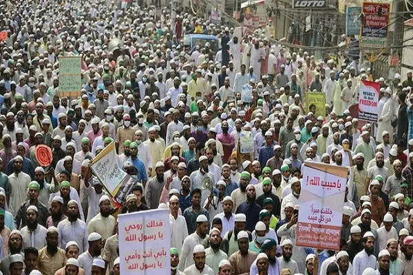 تظاهرات ضخمة في باكستان وبنغلاديش تندد بـ
