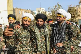 گردهمایی طلاب حوزه علمیه قم در حمایت از نیروهای انتظامی
